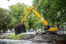 910620 Afbeelding van de werkzaamheden ten behoeve van het opnieuw aanleggen van de Stadsbuitengracht te Utrecht, ter ...